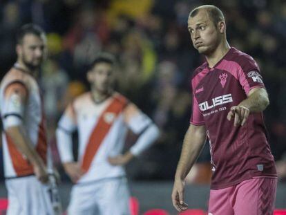 Román Zozulya, delantero ucranio del Albacete durante la primera parte del partido disputado por su equipo contra el Rayo Vallecano y suspendido al descanso.