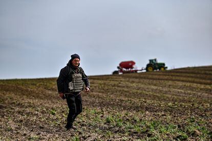 Un agricultor ucranio en la región de Zaporiyia, en el sur del país.