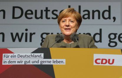 La canciller alemana y l&iacute;der del partido Uni&oacute;n Cristianodem&oacute;crata (CDU), Angela Merkel, durante un evento de campa&ntilde;a en Steinhude, al norte de Alemania. 