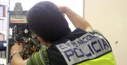 Acosados en el móvil de mamá | Politica | EL PAÍS