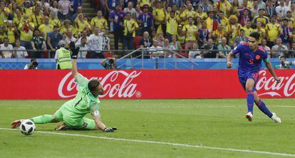 Radamel Falcao anota el segundo gol colombiano.