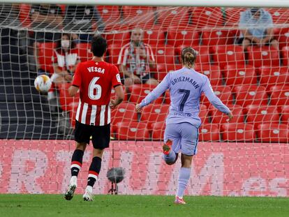 El Athletic de Bilbao encaja el gol del FC Barcelona, conseguido por Memphis Depay.