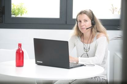 Psychologist Marina Graniza during an online patient consultation.