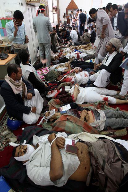 Los cuerpos de manifestantes muertos en Saná.