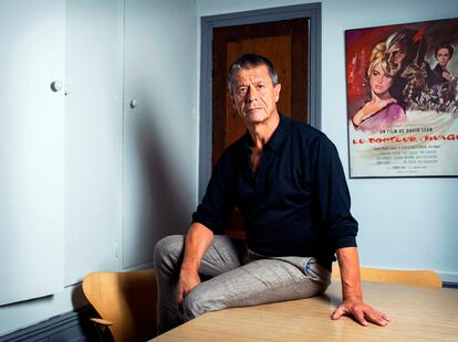 Emmanuel Carrère en su casa de París, el 25 de agosto en París.