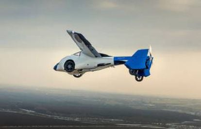 El Aeromobil es un vehículo que se transforma de avión a coche. Está ideado por una empresa eslovaca.