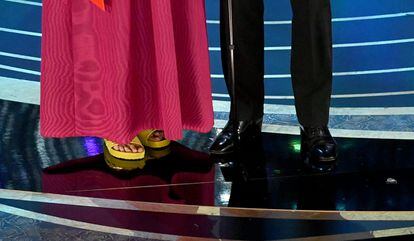 McDormand, que escapó de la alfombra roja, lució un modelo amarillo de la firma Birkenstock bajo el Valentino alta costura que vistió en la ceremonia y en la fiesta posterior de Vanity Fair.