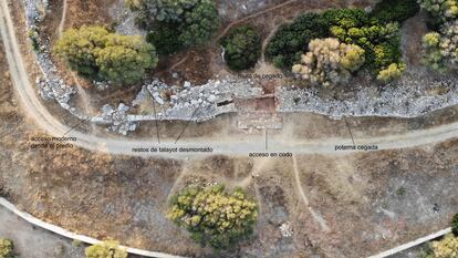 Vista aérea del sector intervenido en el yacimiento de Son Catlar, con indicación de los elementos citados en el texto.