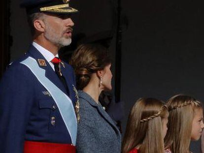 Miles de personas vitorean al Rey, a la Guardia Civil y a la Policía en el desfile del 12 de octubre