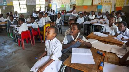 Una clase de la escuela primaria Nkomo, en Mnqobokazi (Sudáfrica).