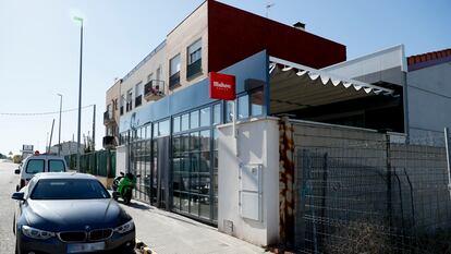 Vista del bar donde la pareja discutió antes del atropello mortal, en la localidad toledana de Santo Domingo Caudilla este viernes.