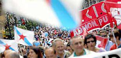 La manifestación que tuvo lugar ayer por las calles de Vigo y que runió a varios miles de personas.