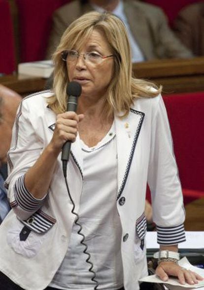 Joana Ortega durante una sesión de control en el Parlament.