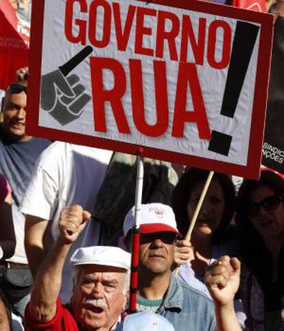 Manifestantes protestan contra el Gobierno en Lisboa el pasado 25 de mayo