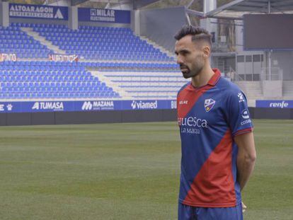 El futbolista Enric Gallego, durante su presentación como jugador del Huesca.