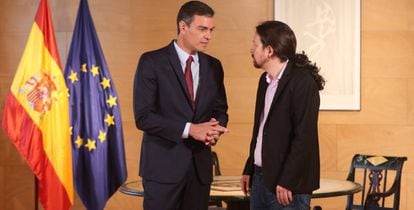 Pedro Sánchez y Pablo Iglesias, en una reunión en el Congreso para abordar la investidura.