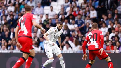 Karim Benzema durante el partido de la jornada 36 entre el Rayo Vallecano y el Real Madrid, en el Santiago Bernabéu el miércoles.