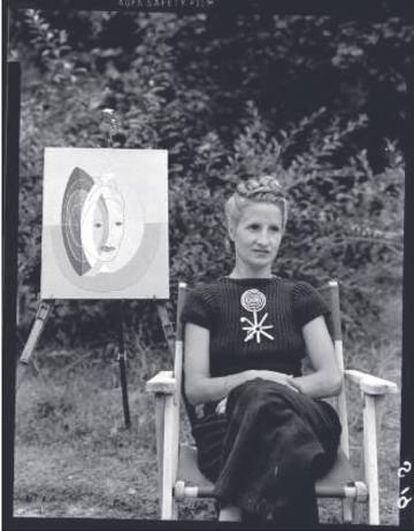 Ramona Longás, Monxa, viuda de Josep Lluís Sert en 1940, con el broche que le regaló Calder y que ahora se subasta.
