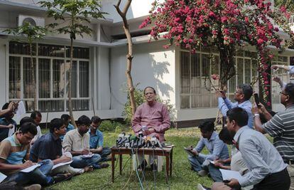 Rueda de prensa en la que el gobernador del Banco de Bangladesh, Atiur Rahman, presentó su renuncia el martes.