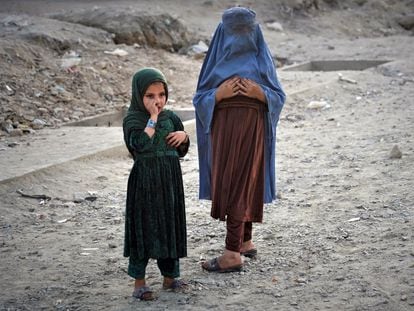 El Emirato Islámico de Afganistán podría ser arrastrado hacia la pobreza universal, con una tasa de afectados del 97% de la población.