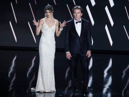 Los actores Clara Lago y Antonio de la Torre, durante la gala de los Premios Goya 2023.
