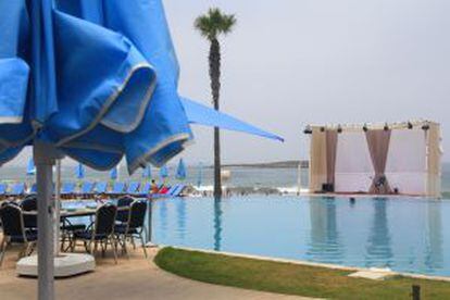 Piscina del hotel Anphitéatre Palace, en Skhirat, al sur de Rabat (Marruecos).