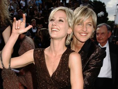 Anne Heche y Ellen DeGeneres en la gala de los Emmy en 1997.