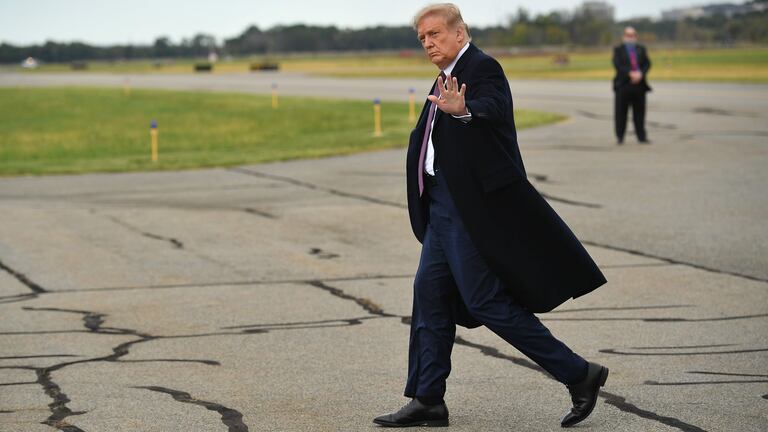 El presidente estadounidense este jueves a su llegada a New Jersey.