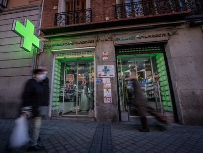 Farmacia en el centro de Madrid, en diciembre de 2021.