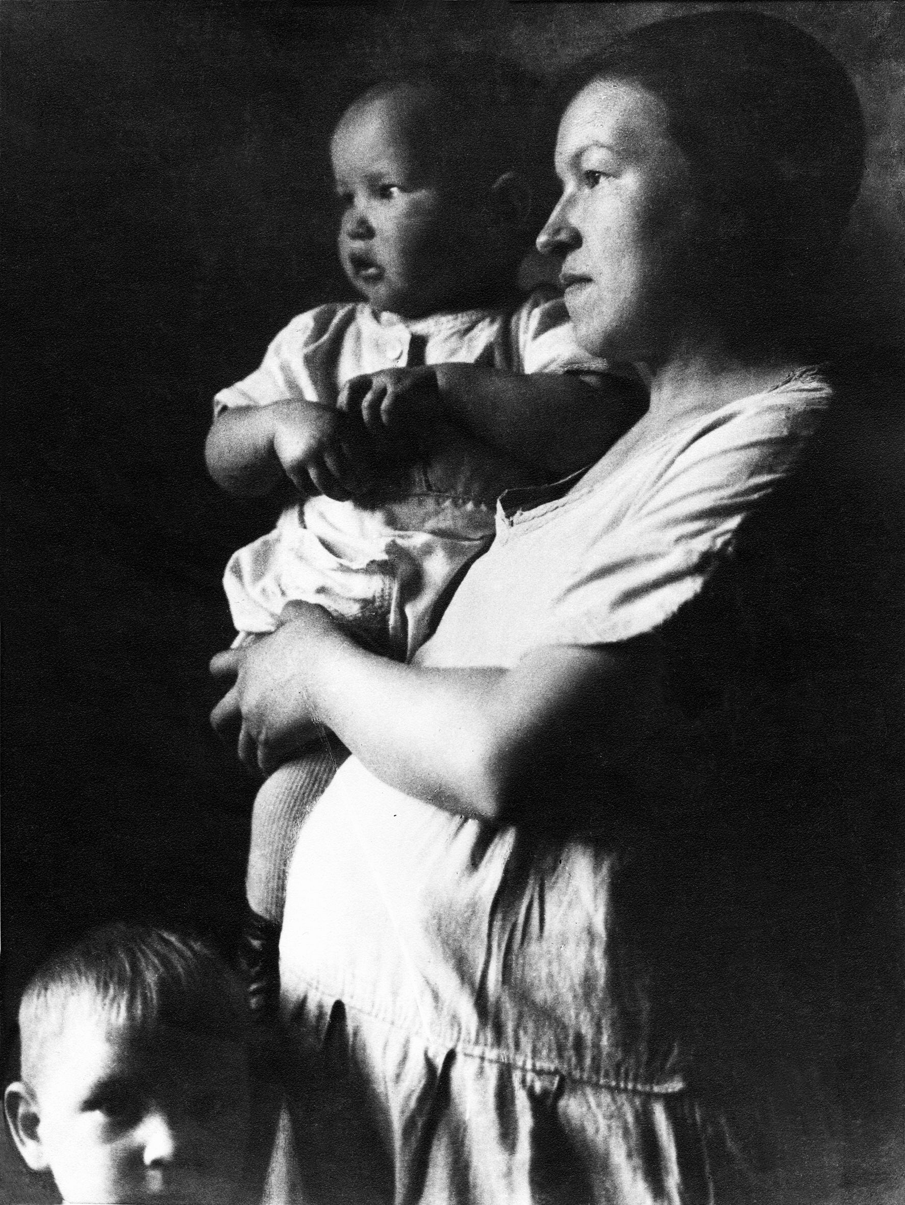 'Retrato de mujer embarazada', 1930, tomada en Berlín, Alemania. Tina Modotti vivió en México primero con Edward Weston y cuando este regresó a EE UU, tuvo como pareja al revolucionario cubano Julio Antonio Mella.