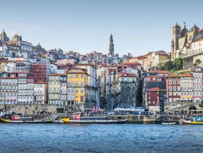 Embarcadero en el río Duero, a su paso por Oporto