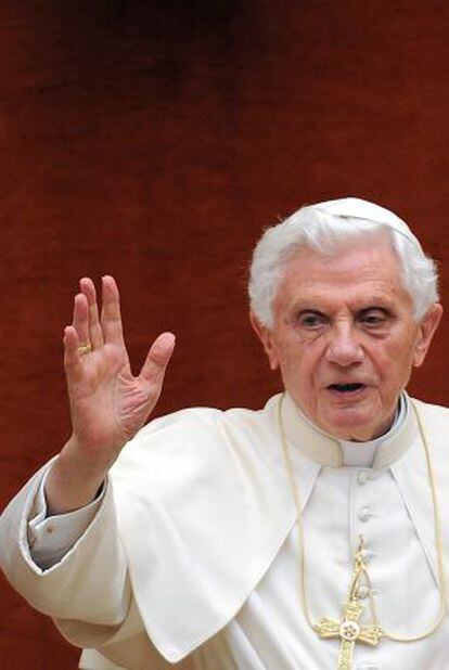 El papa Benedicto XVI celebra la audiencia pública de los miércoles, ayer