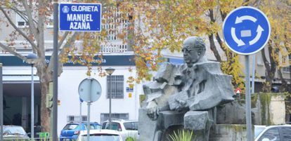Escultura de Manuel Azaña en la glorieta que lleva su nombre.