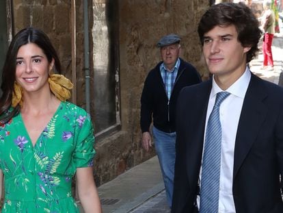 Carlos Fitz James Stuart y Belén Corsini en una boda en Zumaia en junio de 2019.