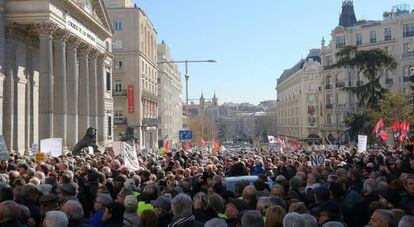 Manifestación de pensionistas frente al Congreso de los Diputados, el pasado 22 de febrero.