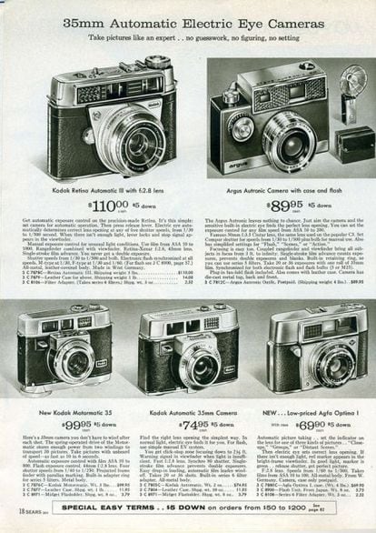 Anuncio de 1961, con cuatro cámaras Kodak (entre ellas su mítica Retina) y una Agfa (la tercera por la izquierda en la segunda fila).