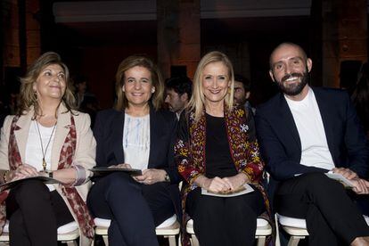 Engracia Hidalgo, la ministra Fatima Báñez y Cristina Cifuentes durante la presentación de la colección de la firma  RobertoVerino  durante la Pasarela Cibeles Fashion Week Madrid 2017.
