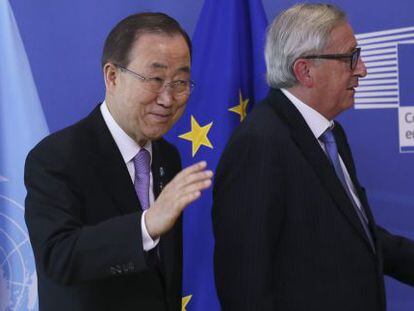 El presidente de la Comisi&oacute;n Europea, Jean-Claude Juncker (d), junto al secretario general de las Naciones Unidas, Ban Ki-moon. 
