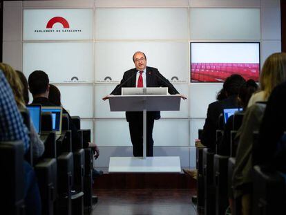 El primer secretario del PSC, Miquel Iceta, durante una rueda de prensa en el Parlamento catalán. 