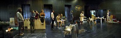 Un ensayo de &#039;Somni americ&agrave;&#039;, en el Teatre Lliure, con los 11 actores en escena. 