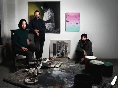 Los artistas Cristina Toledo, Julio Sarramián y Arturo Sarramián en su estudio Nave 6 en Carabanchel.