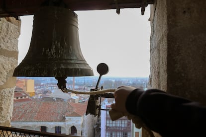 Toque de campanas en la Iglesia de San Juan en Zamora para celebrar que el toque manual de campanas ha sido declarado Patrimonio Cultural Inmaterial de la Humanidad.
