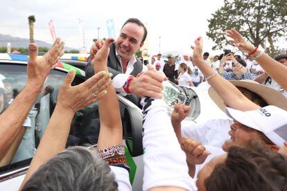 Manolo Jiménez, candidato del PRI, PAN y PRD a la gubernatura de Coahuila, a su llegada al anterior debate.