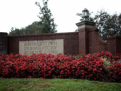 La entrada de la escuela preparatoria de Georgetown, a las afueras de Washington, donde estudiaron Kavanaugh y Judge