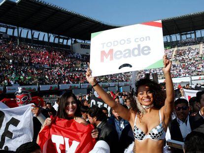 Una mujer durante un evento del candidato del PRI, José Antonio Meade.