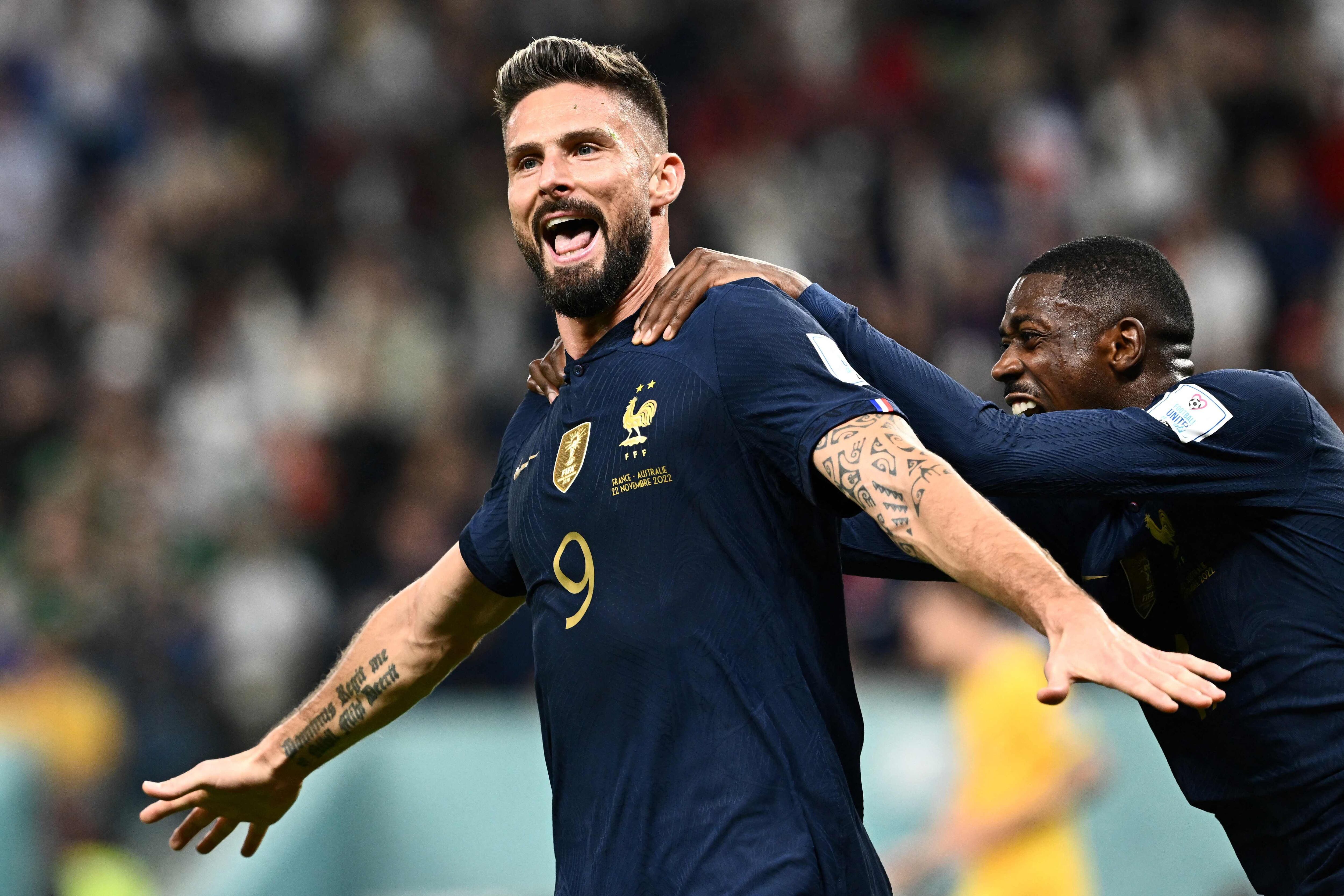 Giroud festeja el tanto a Australia.