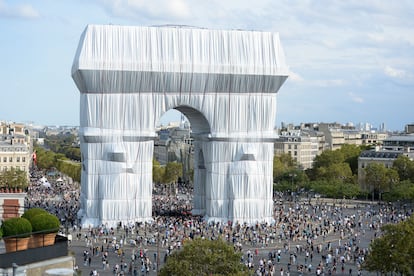 La obra 'L'Arc de Triomphe, Wrapped' de Christo y Jeanne-Claude.