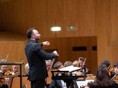 El director Kirill Petrenko al frente de la Filarmónica de Berlín, el viernes en Zaragoza.
