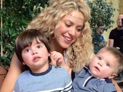 Shakira con sus hijos Milan (a la izquierda) y Sasha.