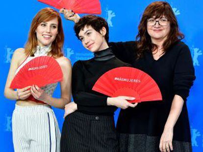 La directora catalana presenta el drama amoroso en blanco y negro Elisa y Marcela y se defiende de quienes piden la retirada de su filme de la Berlinale por producirlo una plataforma